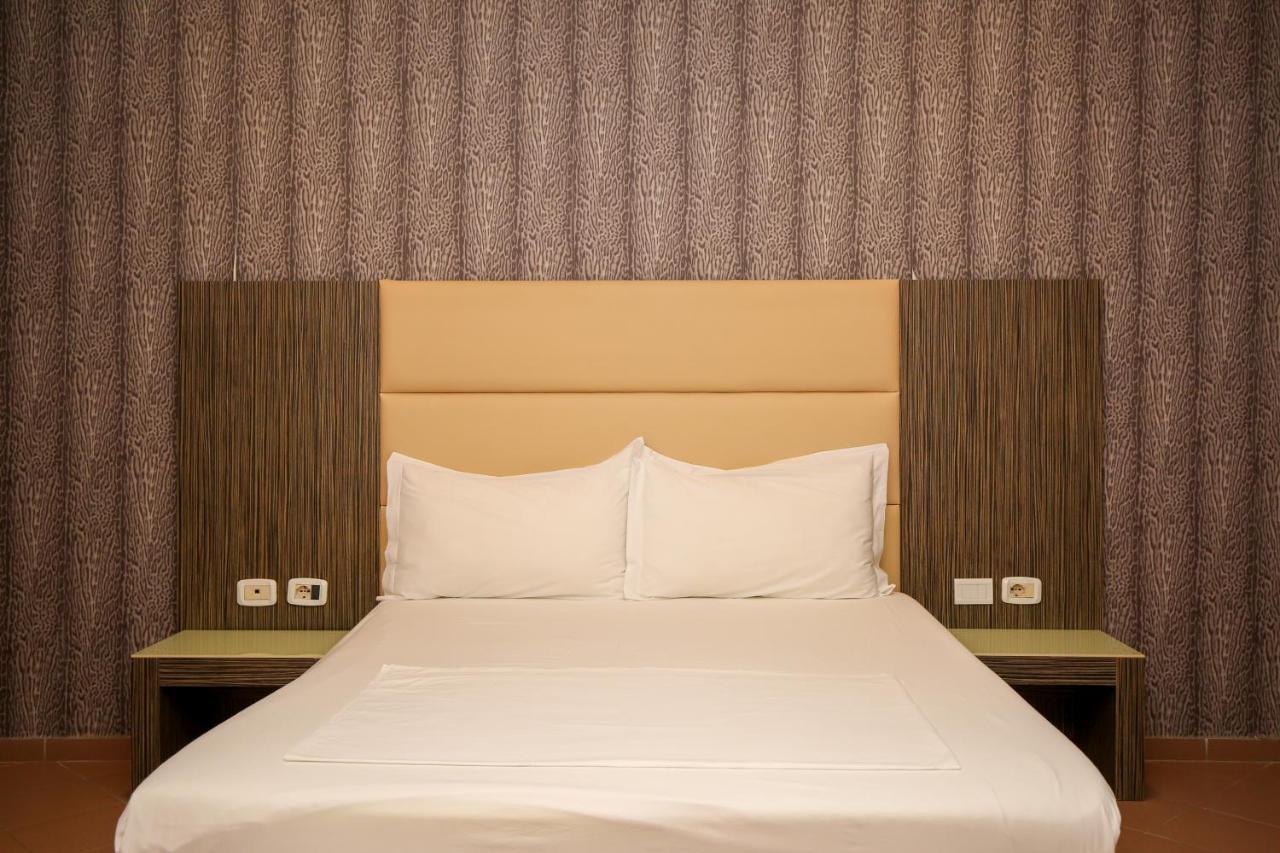 Hotel Aliko Radhimë Buitenkant foto